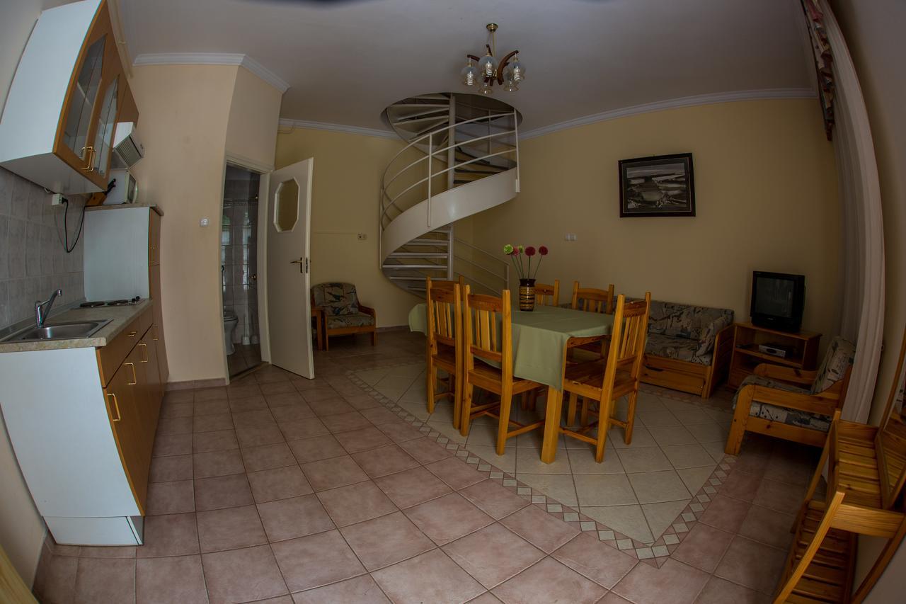 Aqua Line Apartmanhaz Hajdúszoboszló Екстериор снимка