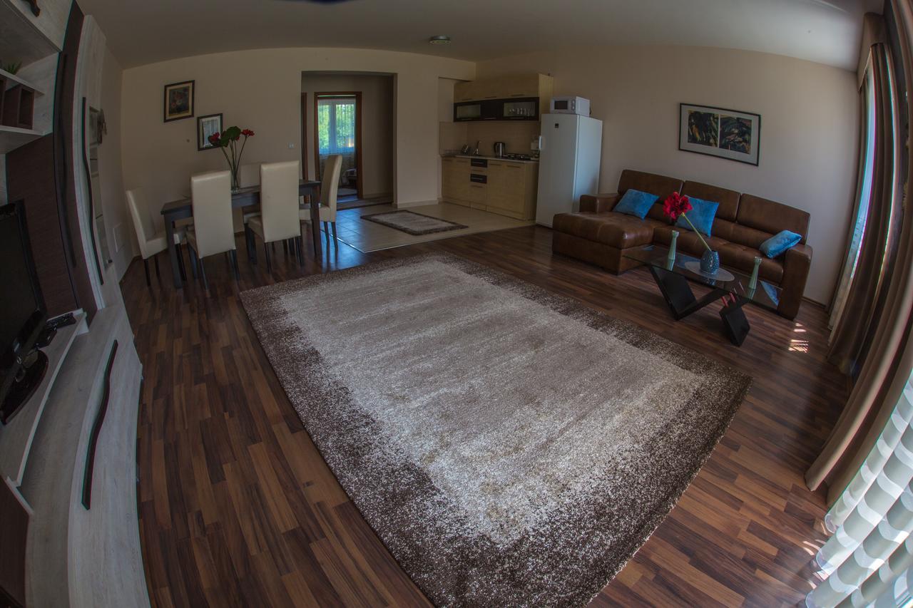 Aqua Line Apartmanhaz Hajdúszoboszló Екстериор снимка