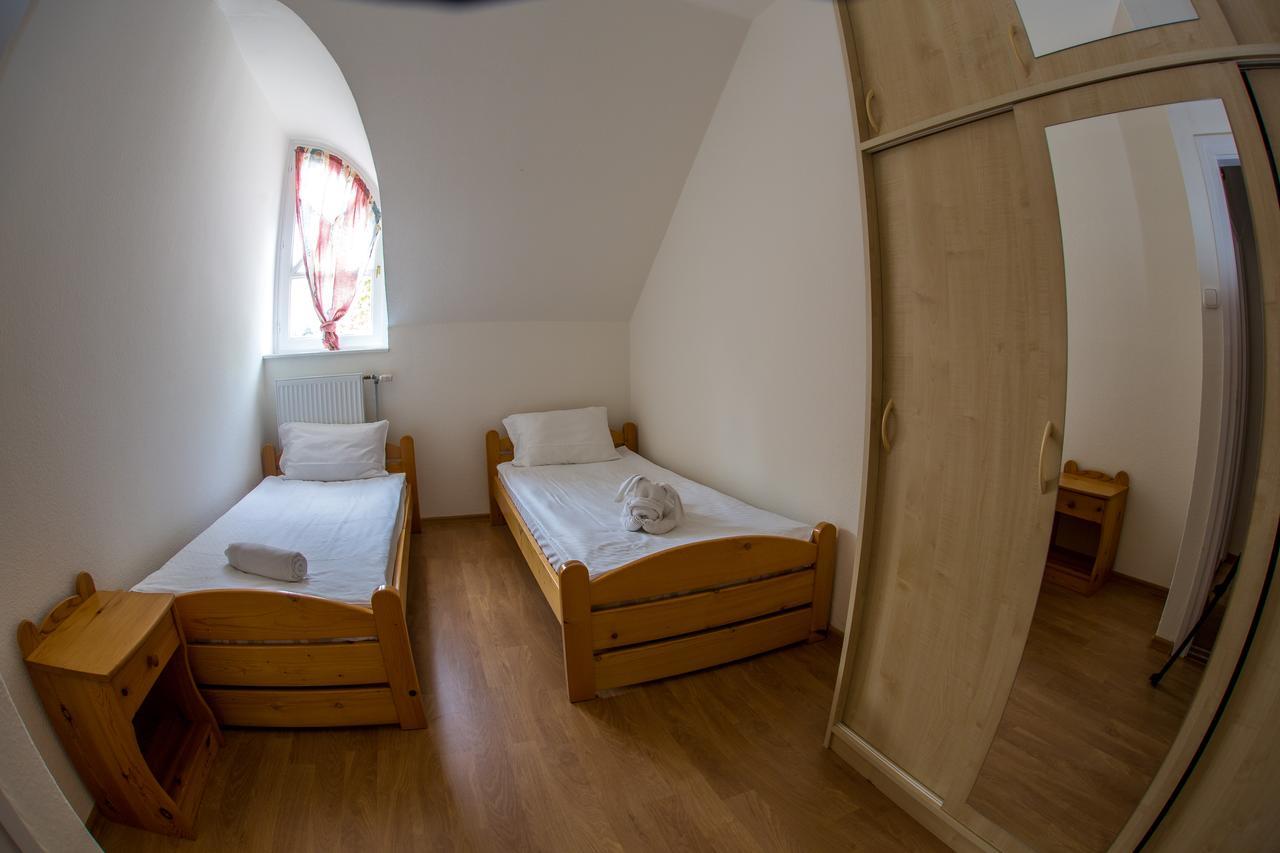 Aqua Line Apartmanhaz Hajdúszoboszló Екстериор снимка